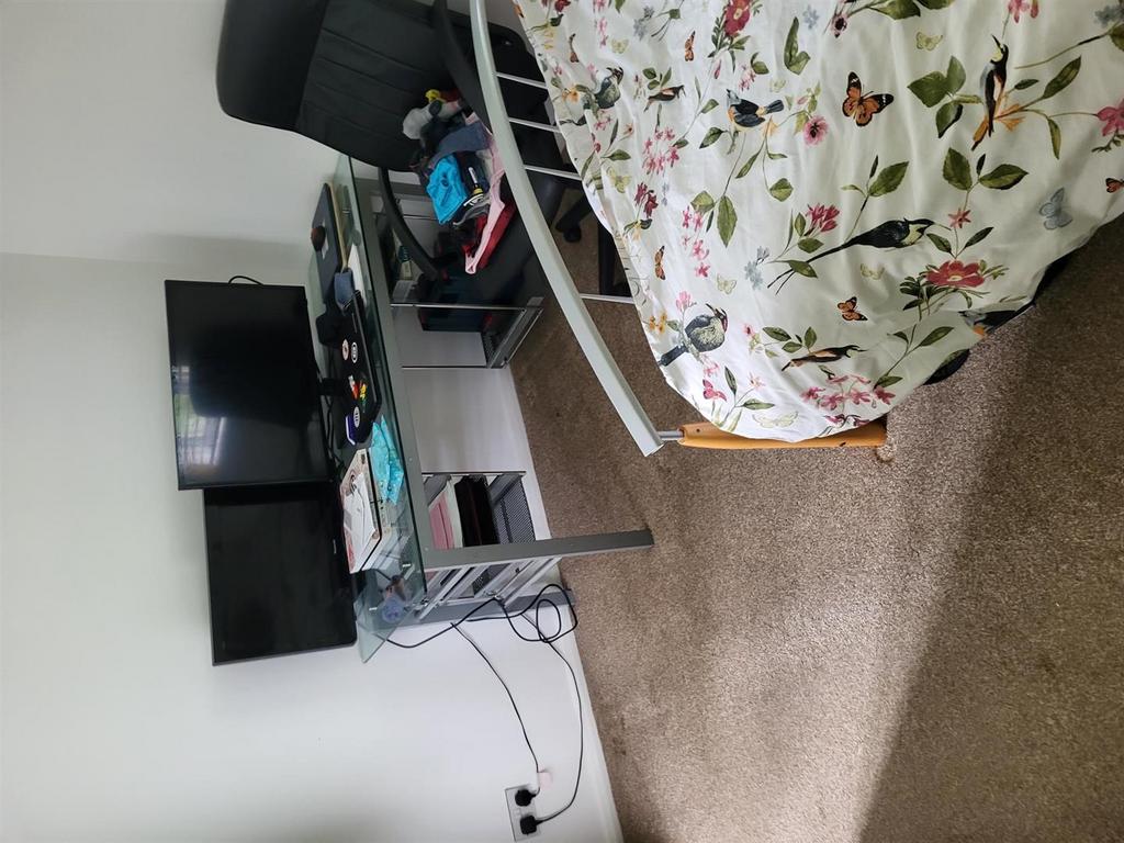Bedroom 1.jpg