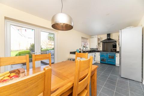 undefined, Greenlea Close, Yeadon LS19