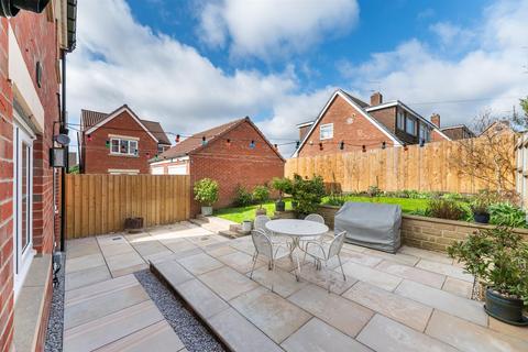 undefined, Greenlea Close, Yeadon LS19