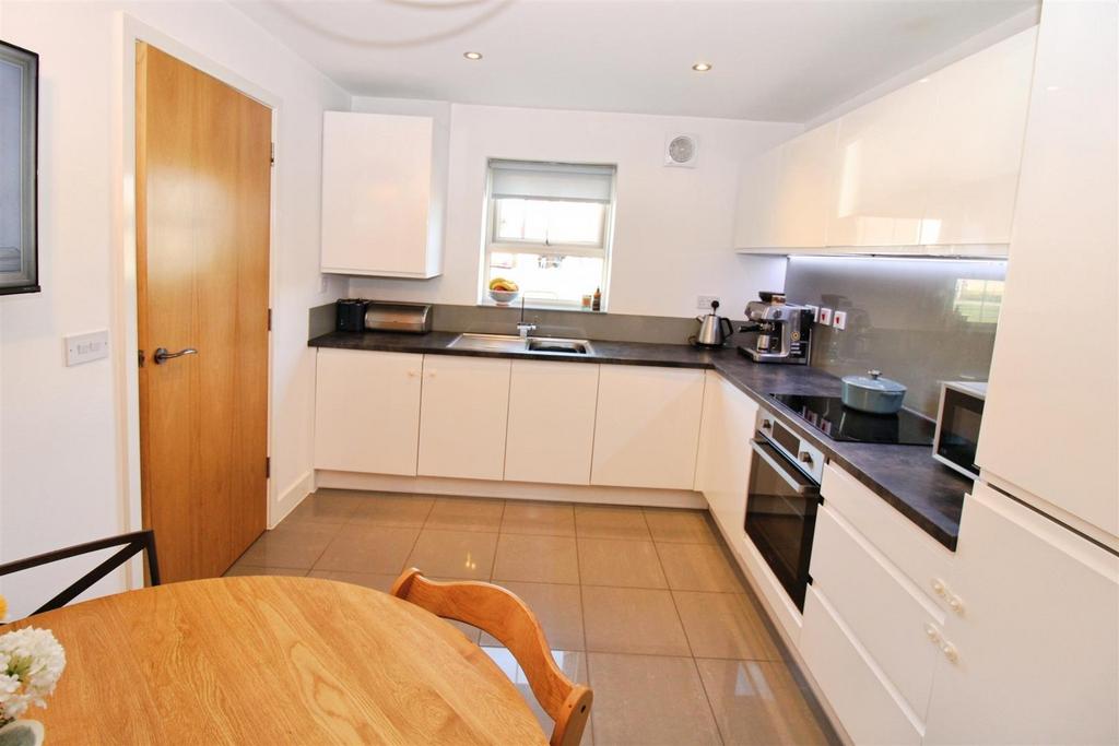 Fitted Dinng Kitchen