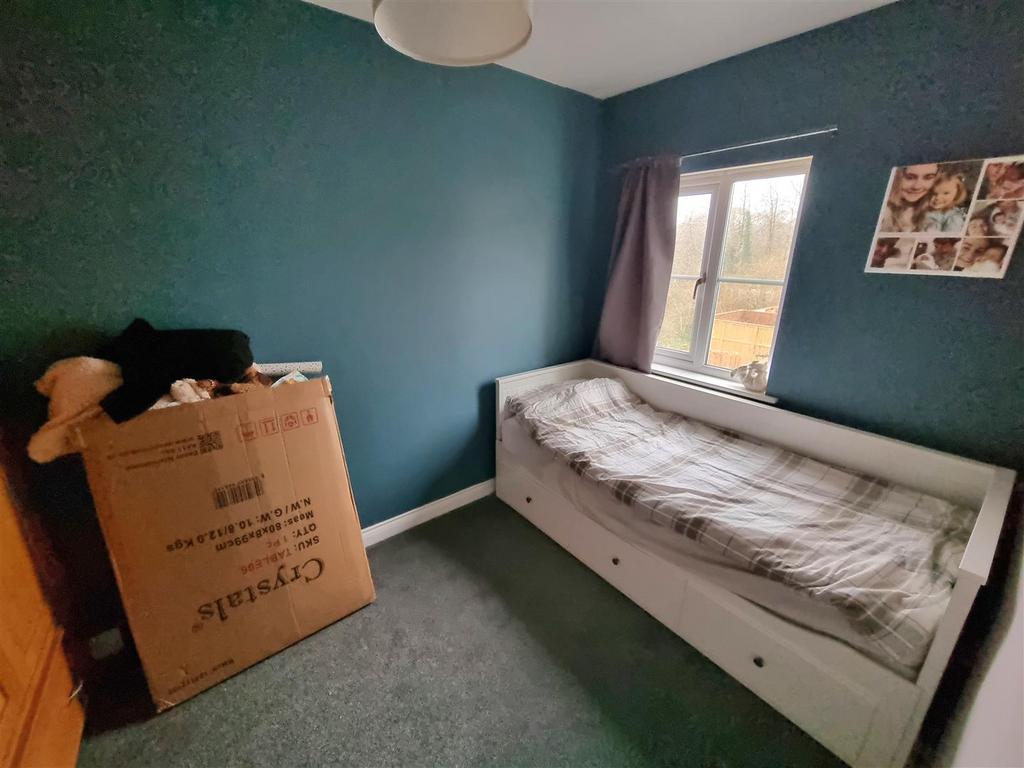 Bed 2.jpg