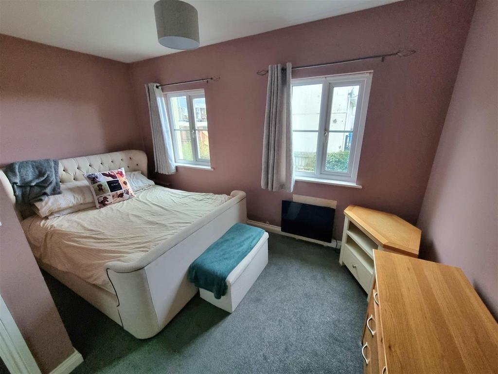 Bed 1.jpg