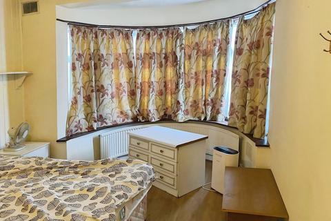 1 bedroom flat to rent, Charlton Road, Harrow, HA3