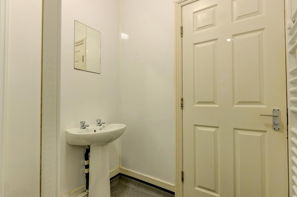 A clean and bright bathroom suite featuring a l...