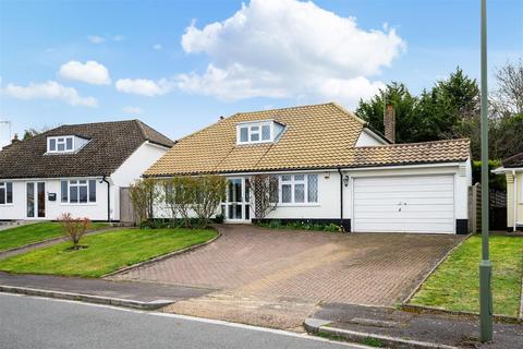 3 bedroom chalet for sale, Shelley Close, Banstead