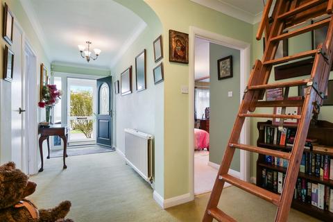 3 bedroom chalet for sale, Shelley Close, Banstead