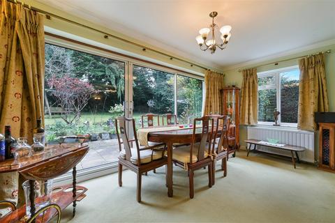 3 bedroom chalet for sale, Shelley Close, Banstead
