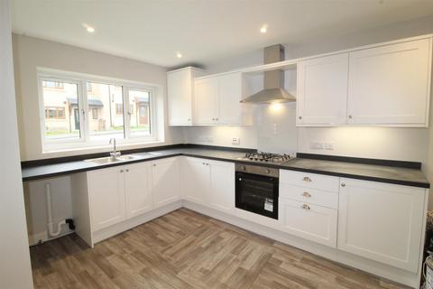 3 bedroom semi-detached house to rent, Hazelwood Close, Hadfield, Glossop