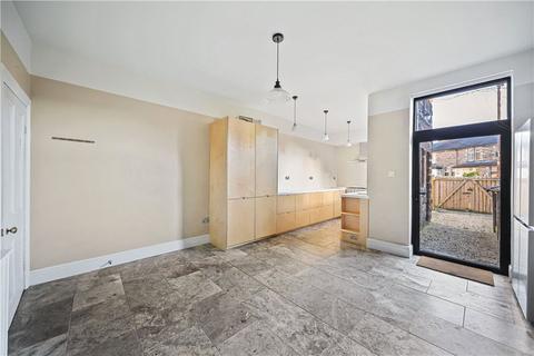 4 bedroom end of terrace house for sale, Kings Road, Harrogate