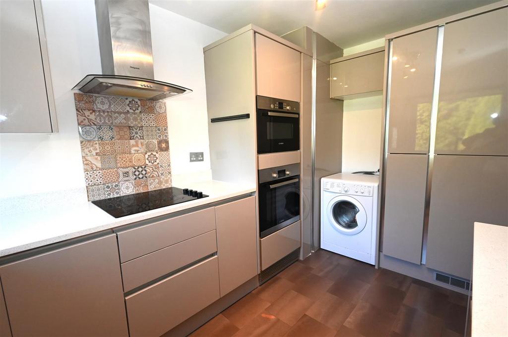 Kitchen 2.JPG
