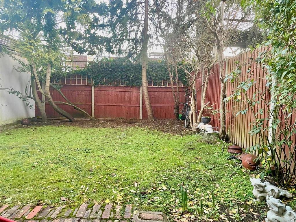 Rear garden.jpeg