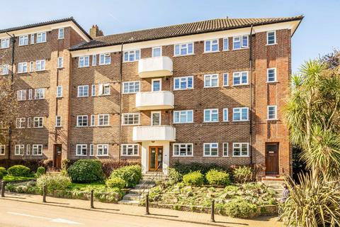 undefined, Courtlands, Richmond TW10