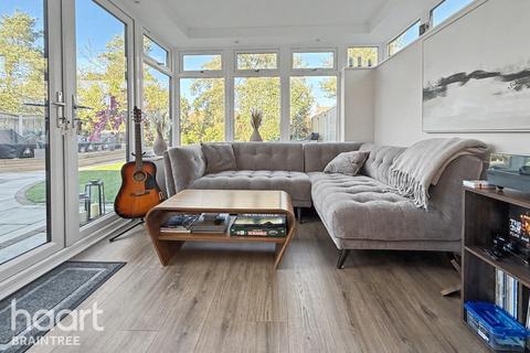 4 bedroom semi-detached house for sale, Great Notley Avenue, Braintree