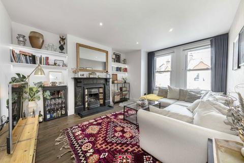 3 bedroom flat to rent, Oakmead Road, London SW12