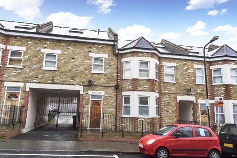 2 bedroom flat to rent, Sunnyhill Road, London SW16