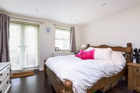 2 bedroom flat to rent, Sunnyhill Road, London SW16