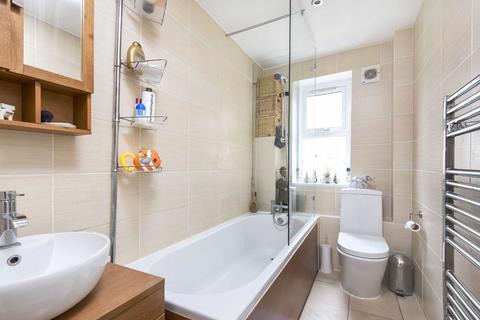 2 bedroom flat to rent, Sunnyhill Road, London SW16