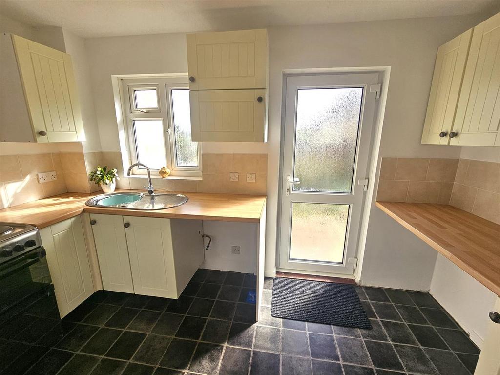 Kitchen (2).jpg