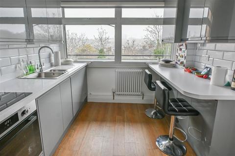 2 bedroom apartment for sale, Warley Mount, Warley, Brentwood