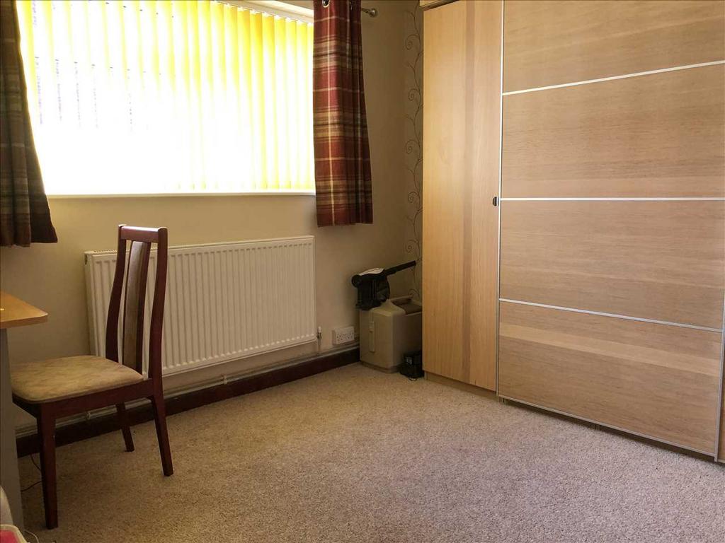 Bedroom (rear)