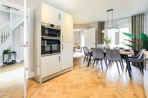 3 bedroom semi-detached house for sale, Forbes Close, Telford