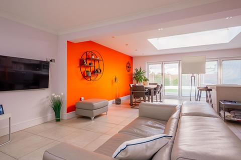 undefined, London Road, Rayleigh SS6