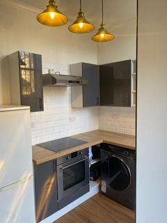 2 bedroom apartment to rent, Buckingham Terrace, Glasgow G12