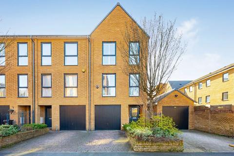 undefined, Felnex Avenue, Wallington SM6