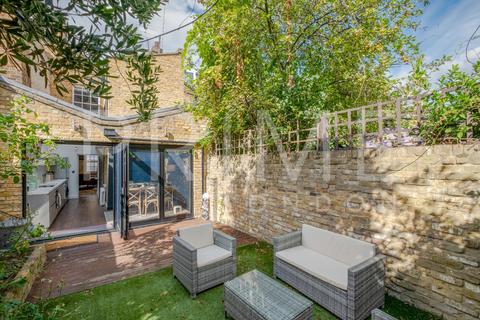 3 bedroom terraced house to rent, Roupell Street, Waterloo, London