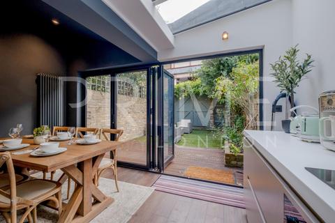 3 bedroom terraced house to rent, Roupell Street, Waterloo, London