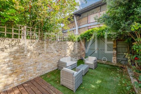 3 bedroom terraced house to rent, Roupell Street, Waterloo, London