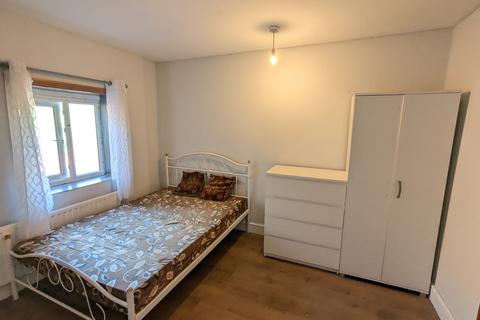 1 bedroom in a house share to rent, Harlesden Road, Willesden, London NW10