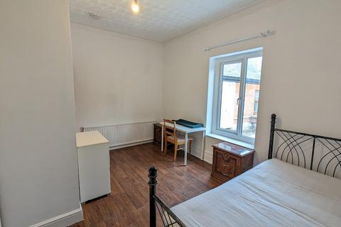 1 bedroom in a house share to rent, Harlesden Road, Willesden, London NW10