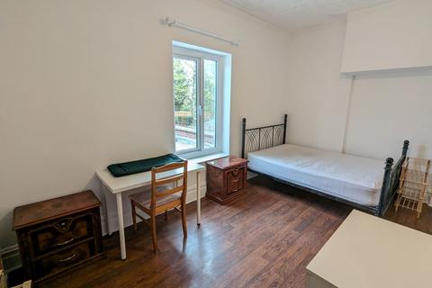 1 bedroom in a house share to rent, Harlesden Road, Willesden, London NW10