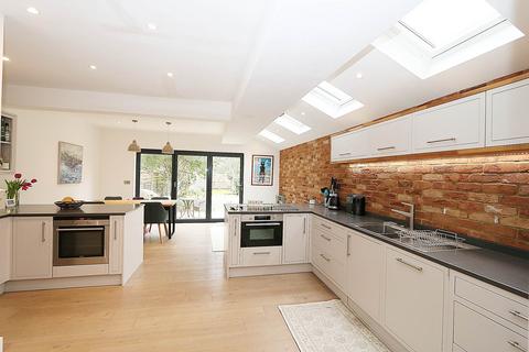 undefined, Thames Avenue, Pangbourne - walk to the shops & train station
