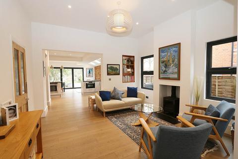 undefined, Thames Avenue, Pangbourne - walk to the shops & train station