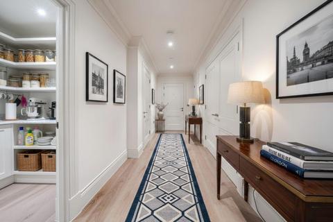 undefined, Castle Hill, Farnham, GU9