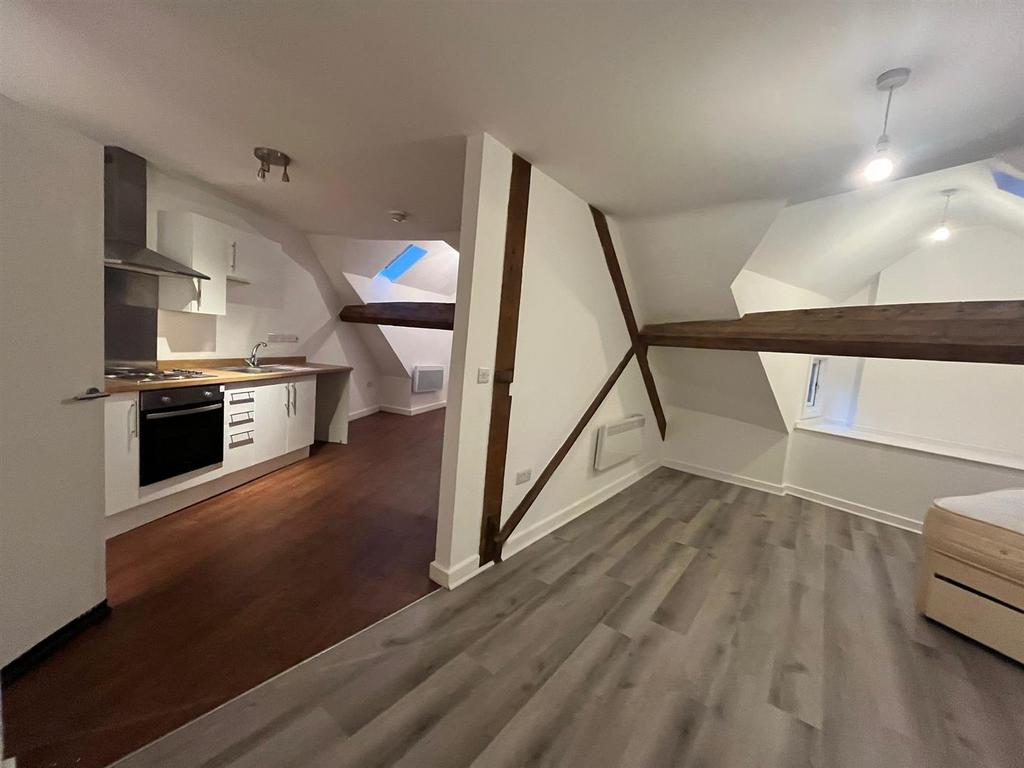 Lounge kitchen.jpg