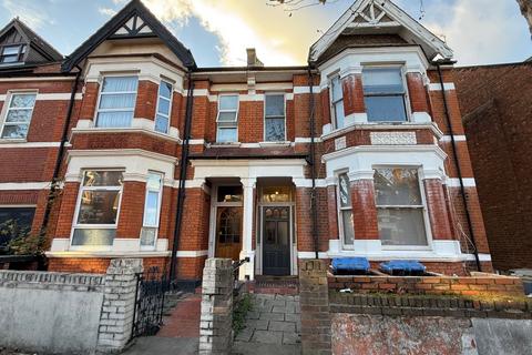 3 bedroom flat to rent, Harlesden Gardens, Harlesden, NW10