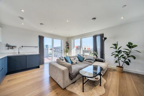 2 bedroom apartment for sale, West Parkside, Greenwich
