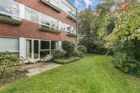 undefined, Parkleys, Richmond TW10
