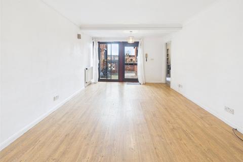 3 bedroom apartment to rent, Addison Court, Twickenham