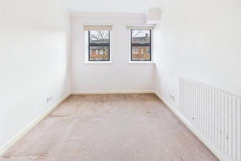3 bedroom apartment to rent, Addison Court, Twickenham