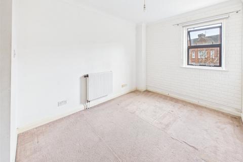 3 bedroom apartment to rent, Addison Court, Twickenham