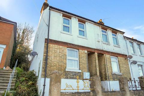 3 bedroom house to rent, Mount Road, Chatham, Kent