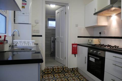 3 bedroom house to rent, Mount Road, Chatham, Kent