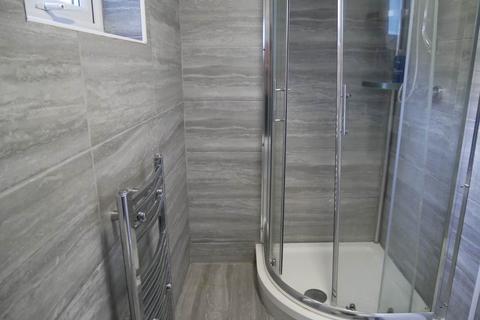 3 bedroom house to rent, Mount Road, Chatham, Kent
