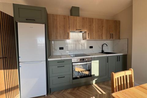 2 bedroom flat to rent, Heron Road, London