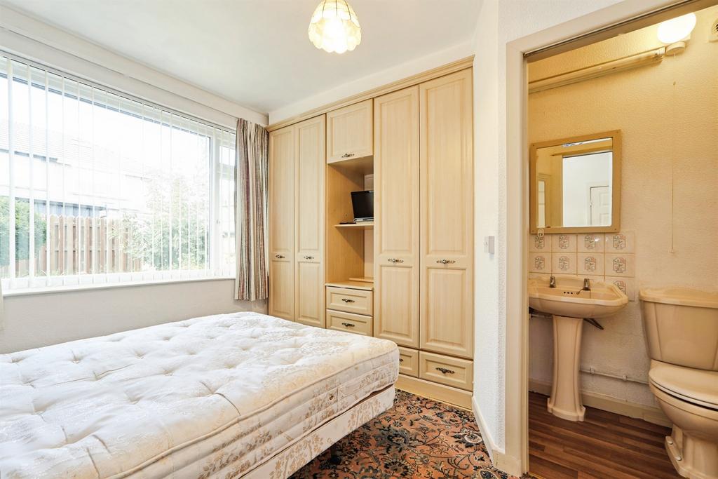 En suite bedroom, en suite bathroom