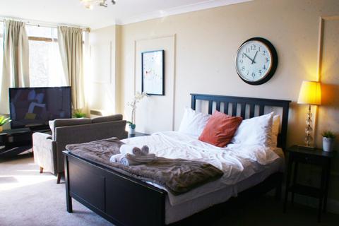 Studio to rent, Romney Court, Haverstock Hill, London, NW3
